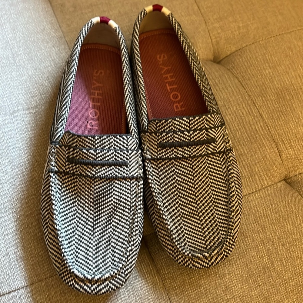 ✨FLASH SALE✨Size 9 Rothy’s driving loafers. Navy blue and white herringbone.
